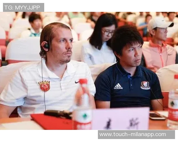 探索韩国足球鞋品牌的崛起与创新之路,助力球员提升竞技表现